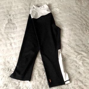 2/$25!‎ ⭐️ Lucy Hatha cropped leggings
